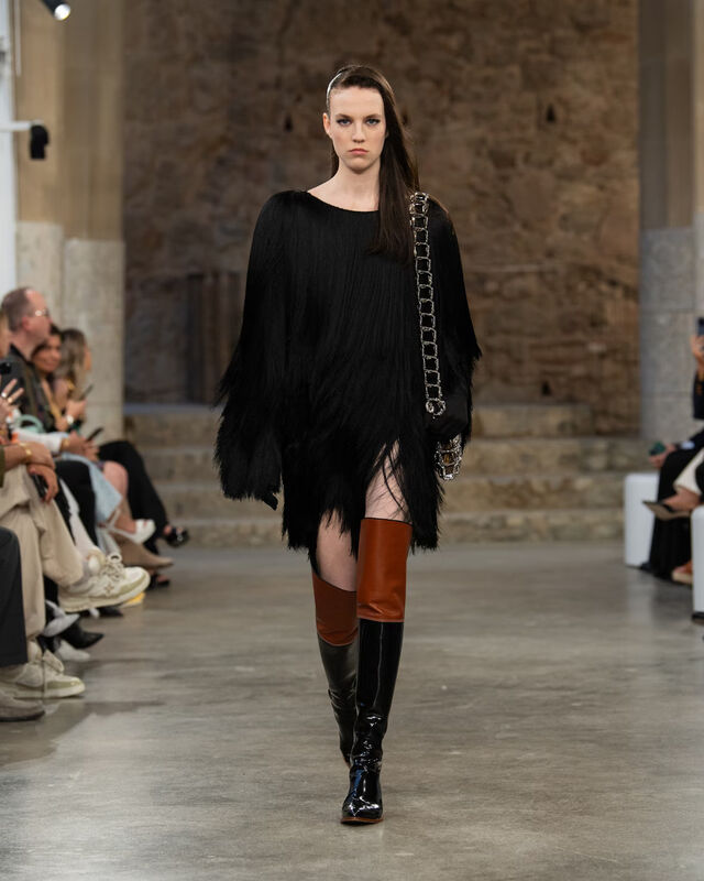 WOMEN_CRUISE25_SHOW_RUNWAY_LOOKS_LVCOM_1600x2000_DII_46_14_11zon