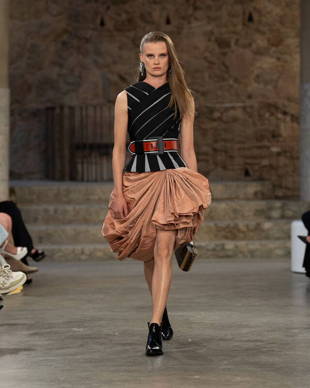 WOMEN_CRUISE25_SHOW_RUNWAY_LOOKS_LVCOM_1600x2000_DII_52_6_11zon