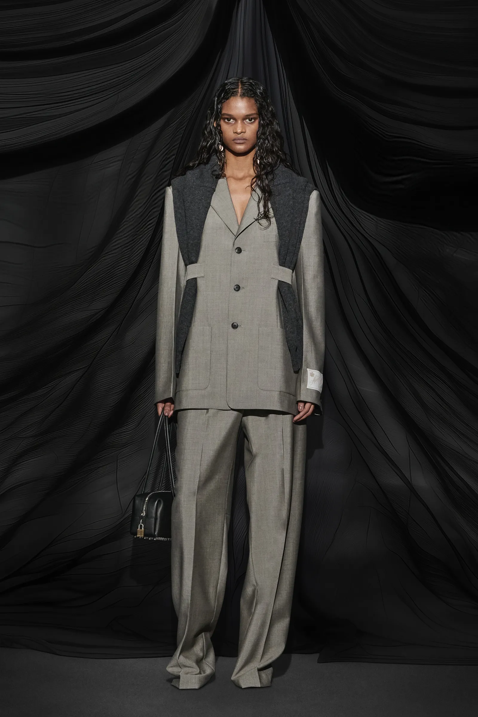 00015-alexander-wang-fall-2025-ready-to-wear-credit-brand