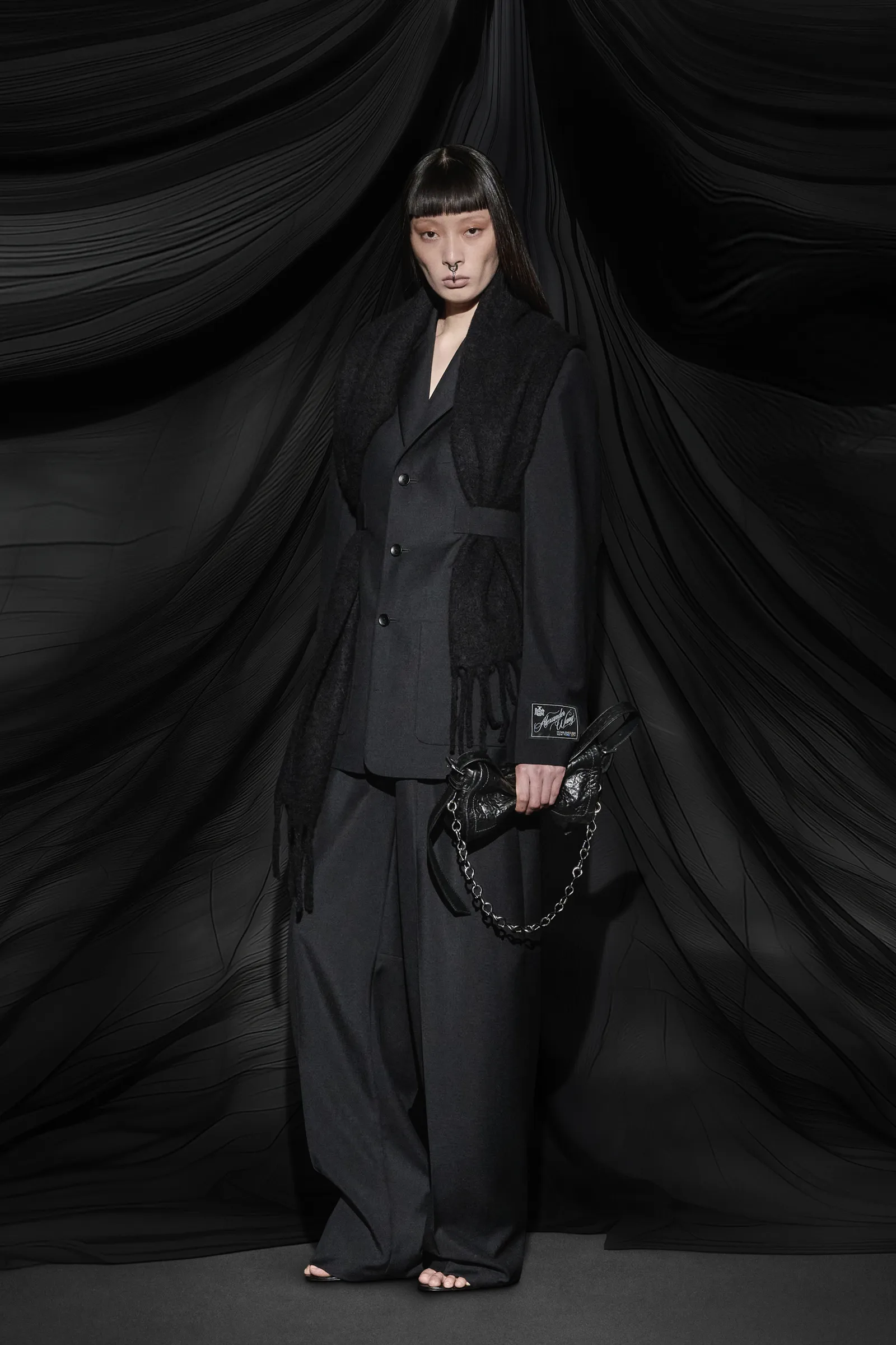 00020-alexander-wang-fall-2025-ready-to-wear-credit-brand
