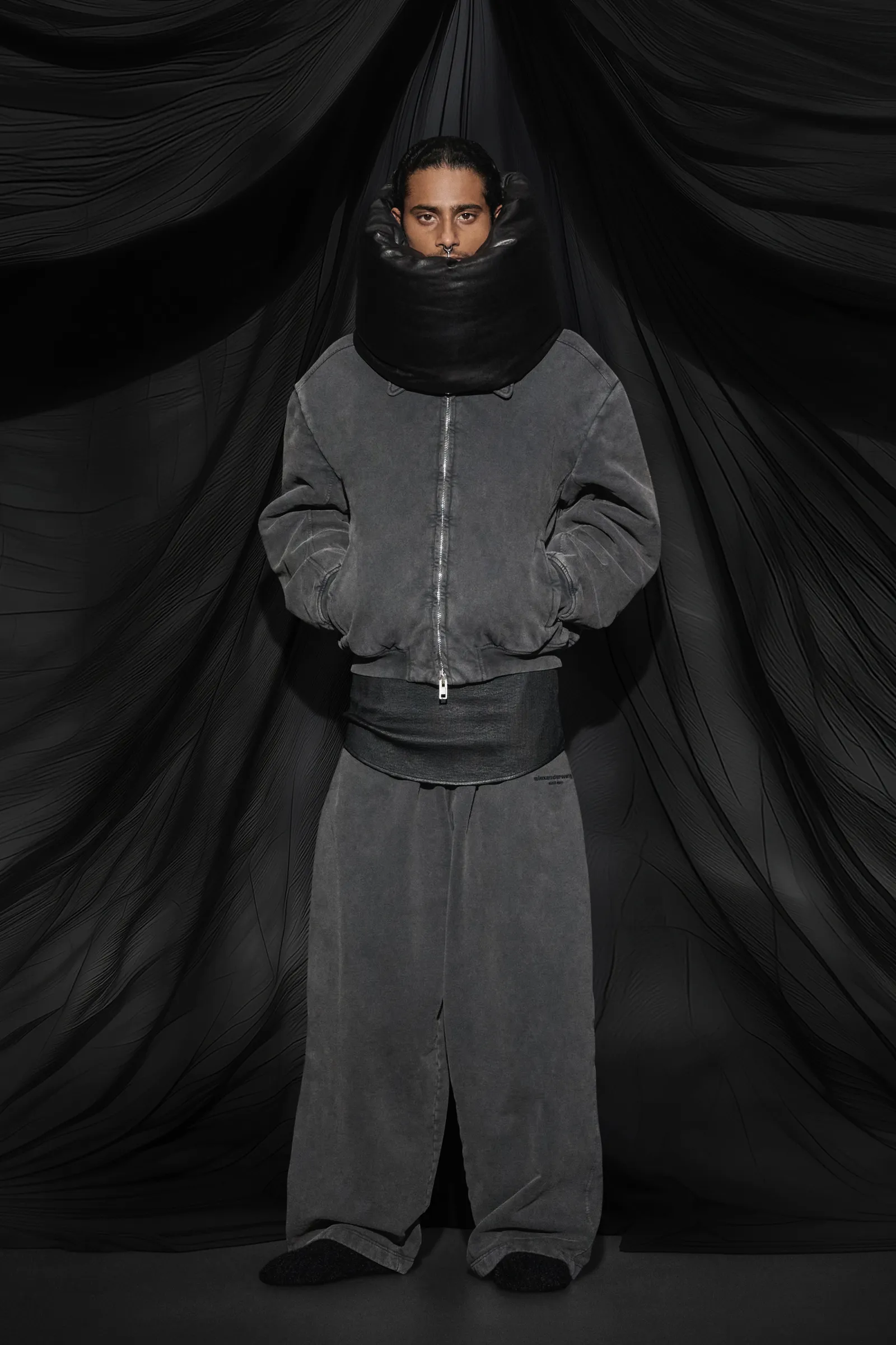 00025-alexander-wang-fall-2025-ready-to-wear-credit-brand