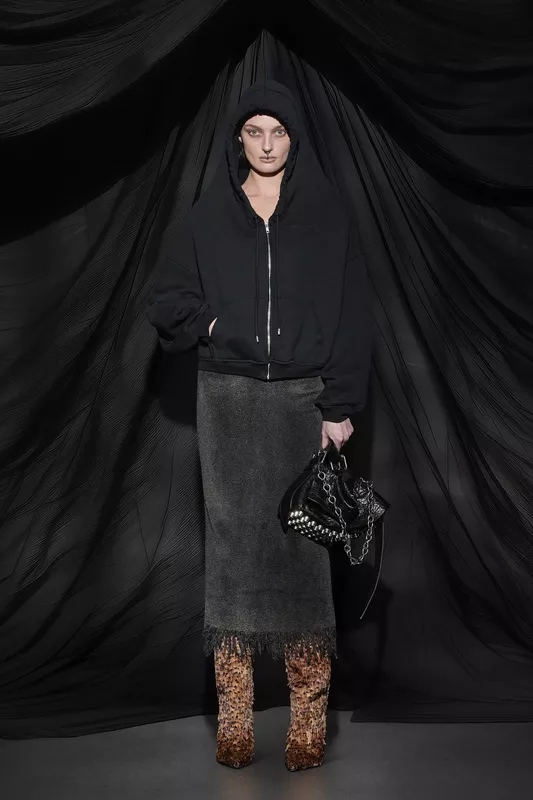 00003-alexander-wang-fall-2025-ready-to-wear-credit-brand