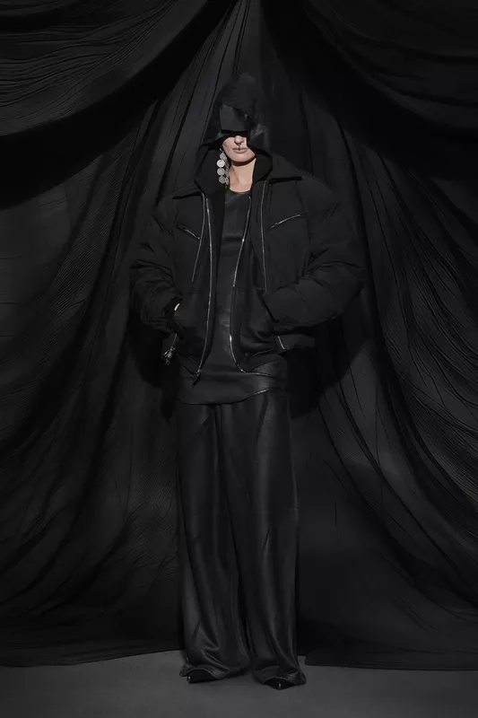 00004-alexander-wang-fall-2025-ready-to-wear-credit-brand