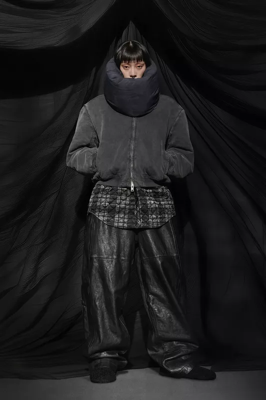 00005-alexander-wang-fall-2025-ready-to-wear-credit-brand