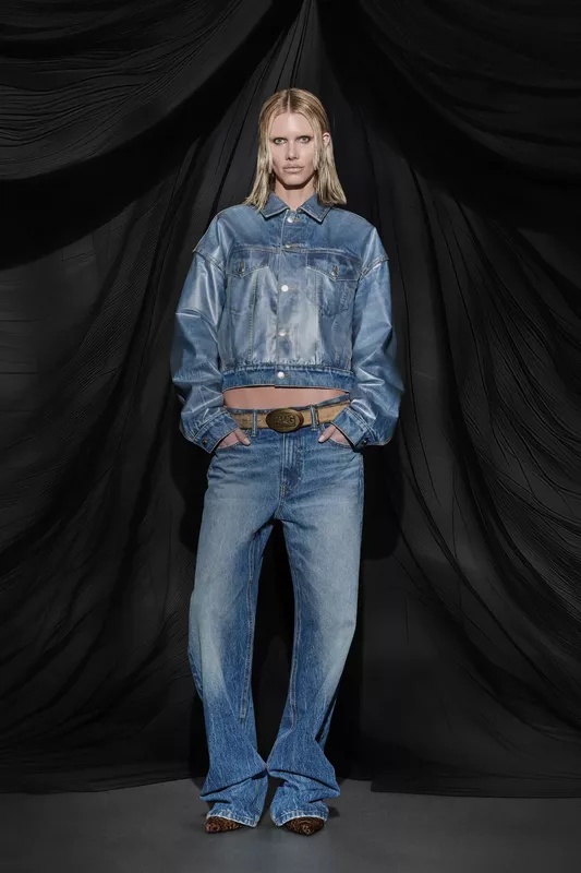 00010-alexander-wang-fall-2025-ready-to-wear-credit-brand