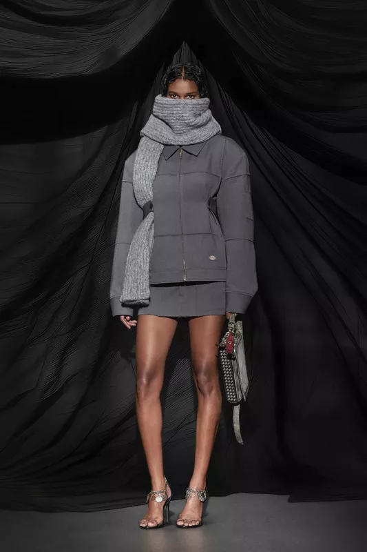 00011-alexander-wang-fall-2025-ready-to-wear-credit-brand