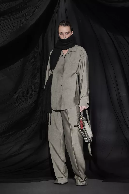 00014-alexander-wang-fall-2025-ready-to-wear-credit-brand