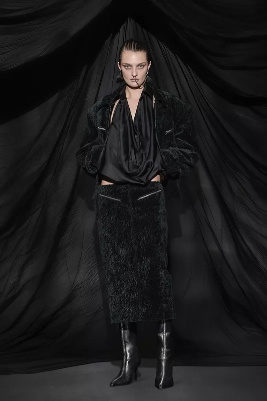 00016-alexander-wang-fall-2025-ready-to-wear-credit-brand