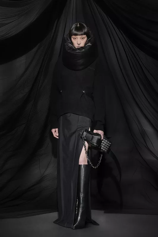 00017-alexander-wang-fall-2025-ready-to-wear-credit-brand