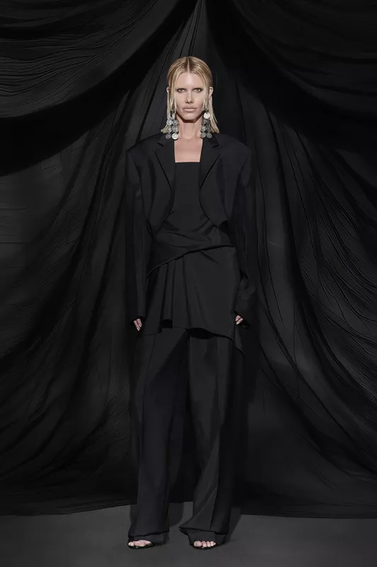 00018-alexander-wang-fall-2025-ready-to-wear-credit-brand