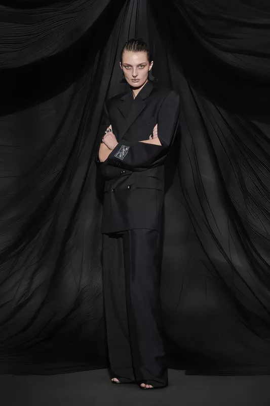 00021-alexander-wang-fall-2025-ready-to-wear-credit-brand