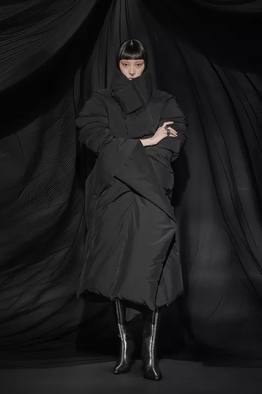 00022-alexander-wang-fall-2025-ready-to-wear-credit-brand