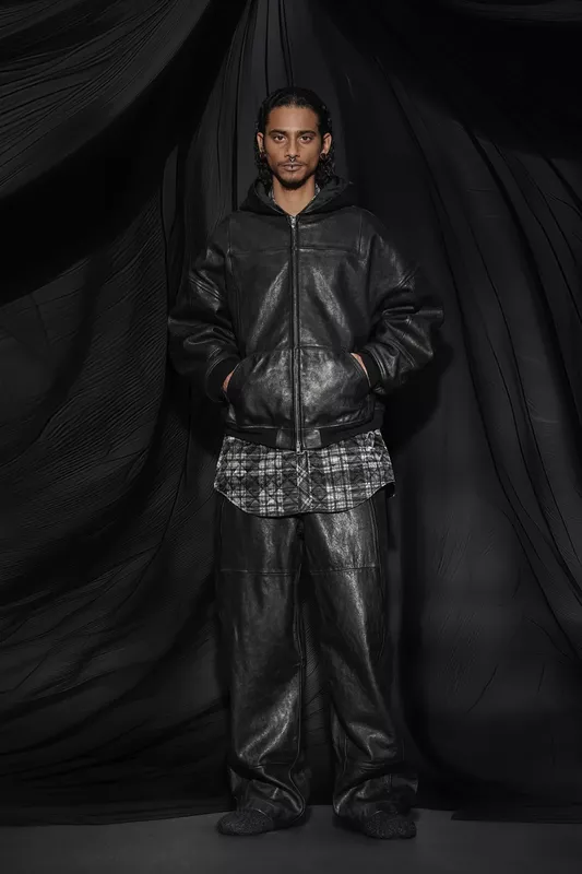 00024-alexander-wang-fall-2025-ready-to-wear-credit-brand