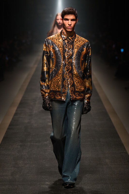 Versace F25 049