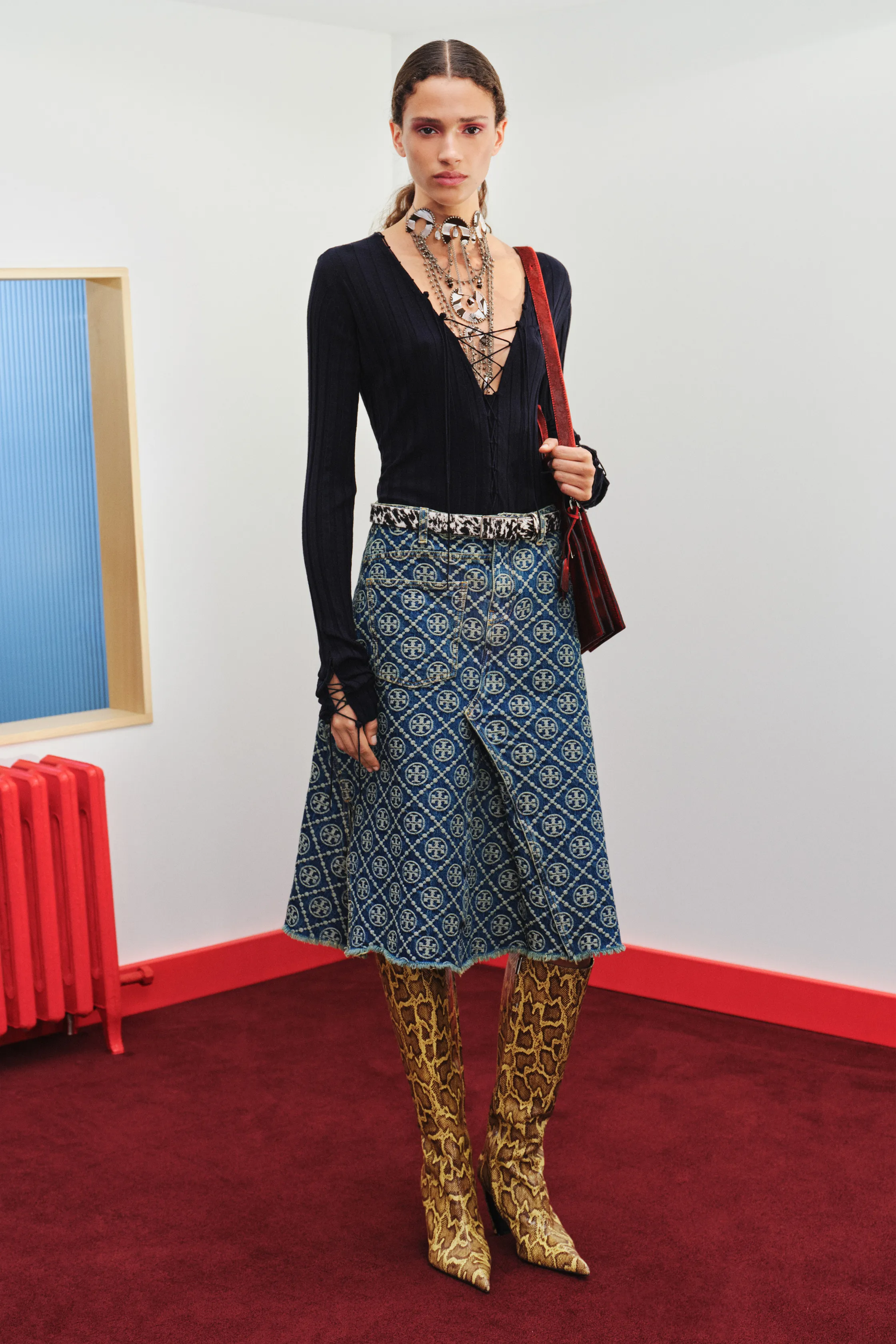 00008-tory-burch-resort-25-credit-brand-1