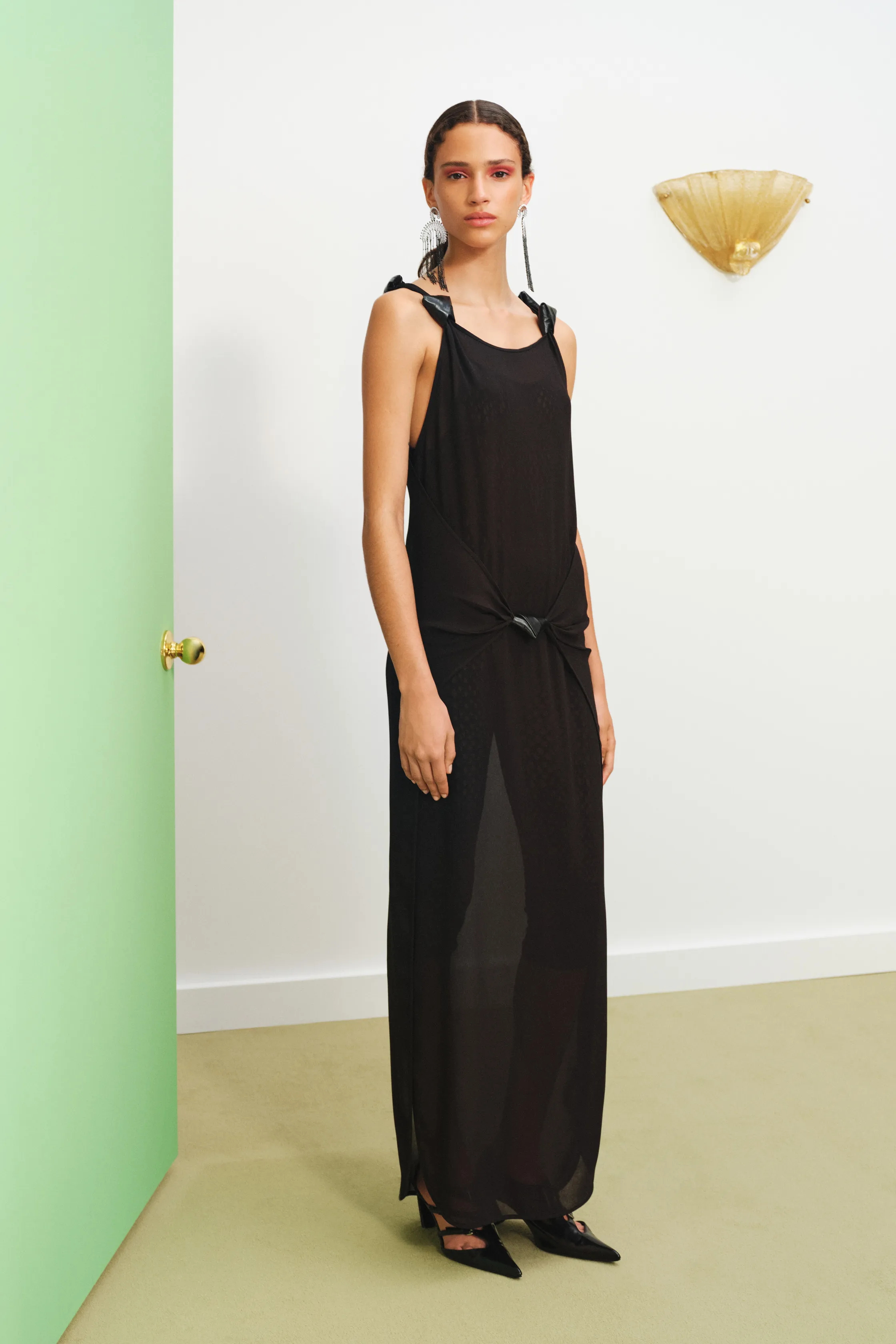 00019-tory-burch-resort-25-credit-brand