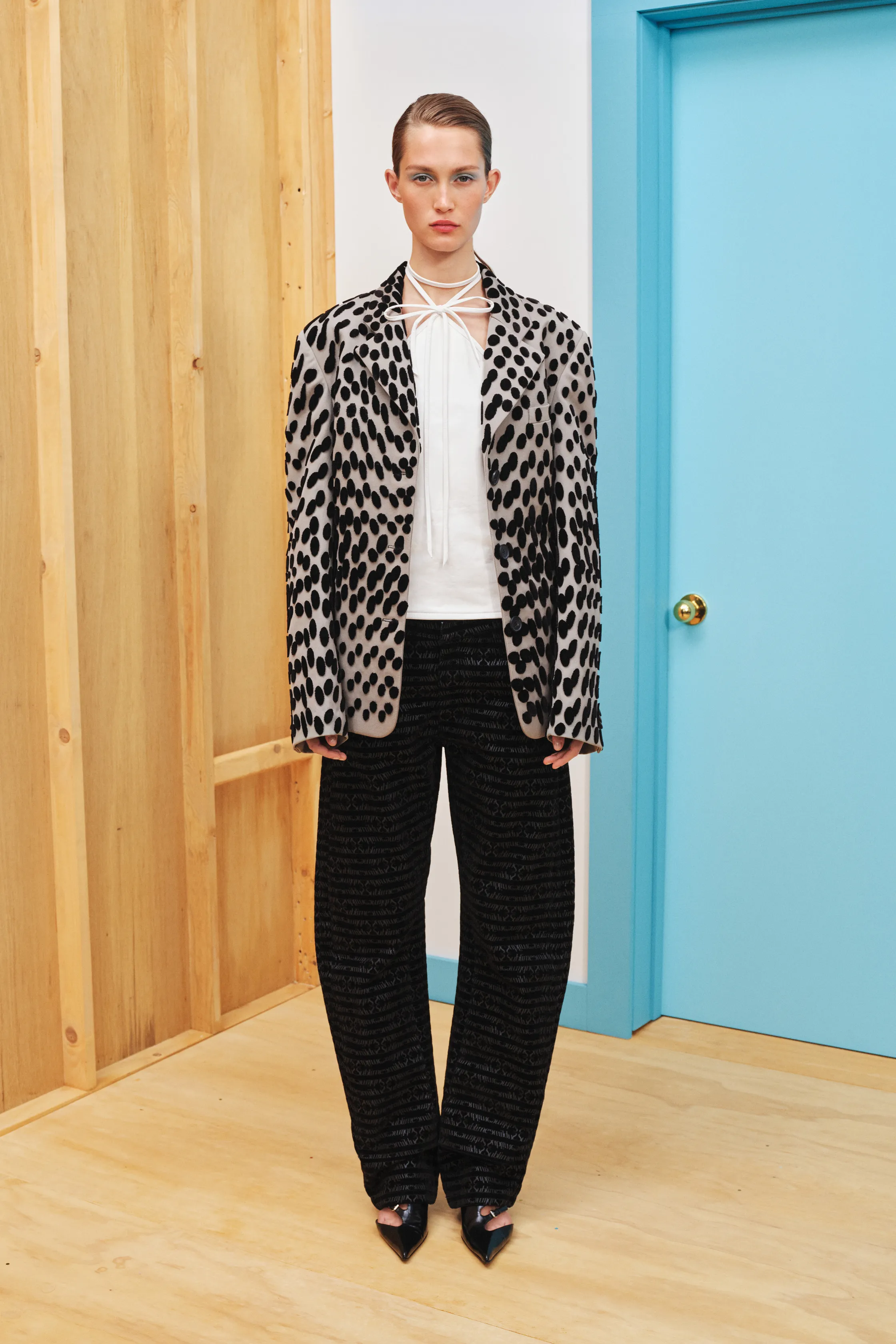00020-tory-burch-resort-25-credit-brand