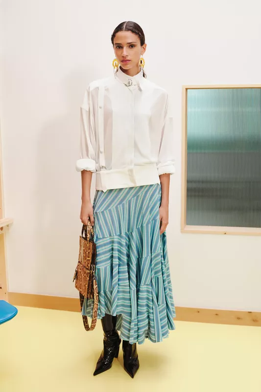 00002-tory-burch-resort-25-credit-brand-1