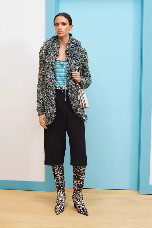 00006-tory-burch-resort-25-credit-brand-1