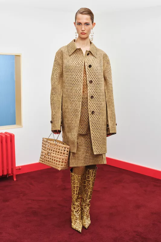 00007-tory-burch-resort-25-credit-brand