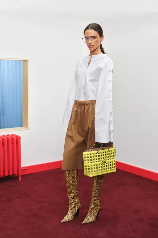 00013-tory-burch-resort-25-credit-brand