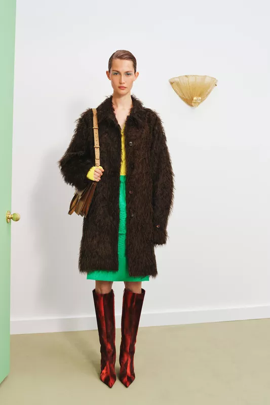 00014-tory-burch-resort-25-credit-brand