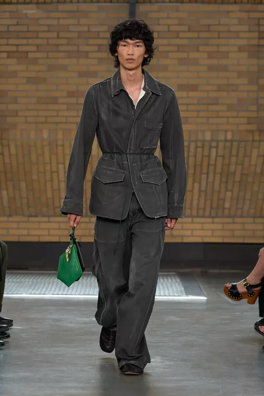 00024-calvin-klein-spring-2026-ready-to-wear-credit-brand