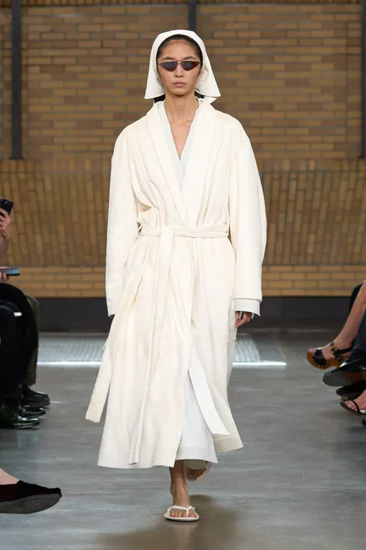 00042-calvin-klein-spring-2026-ready-to-wear-credit-brand