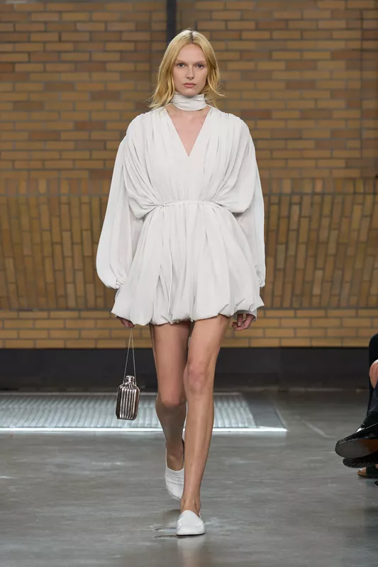 00048-calvin-klein-spring-2026-ready-to-wear-credit-brand