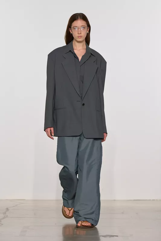 00054-calvin-klein-spring-2026-ready-to-wear-credit-brand