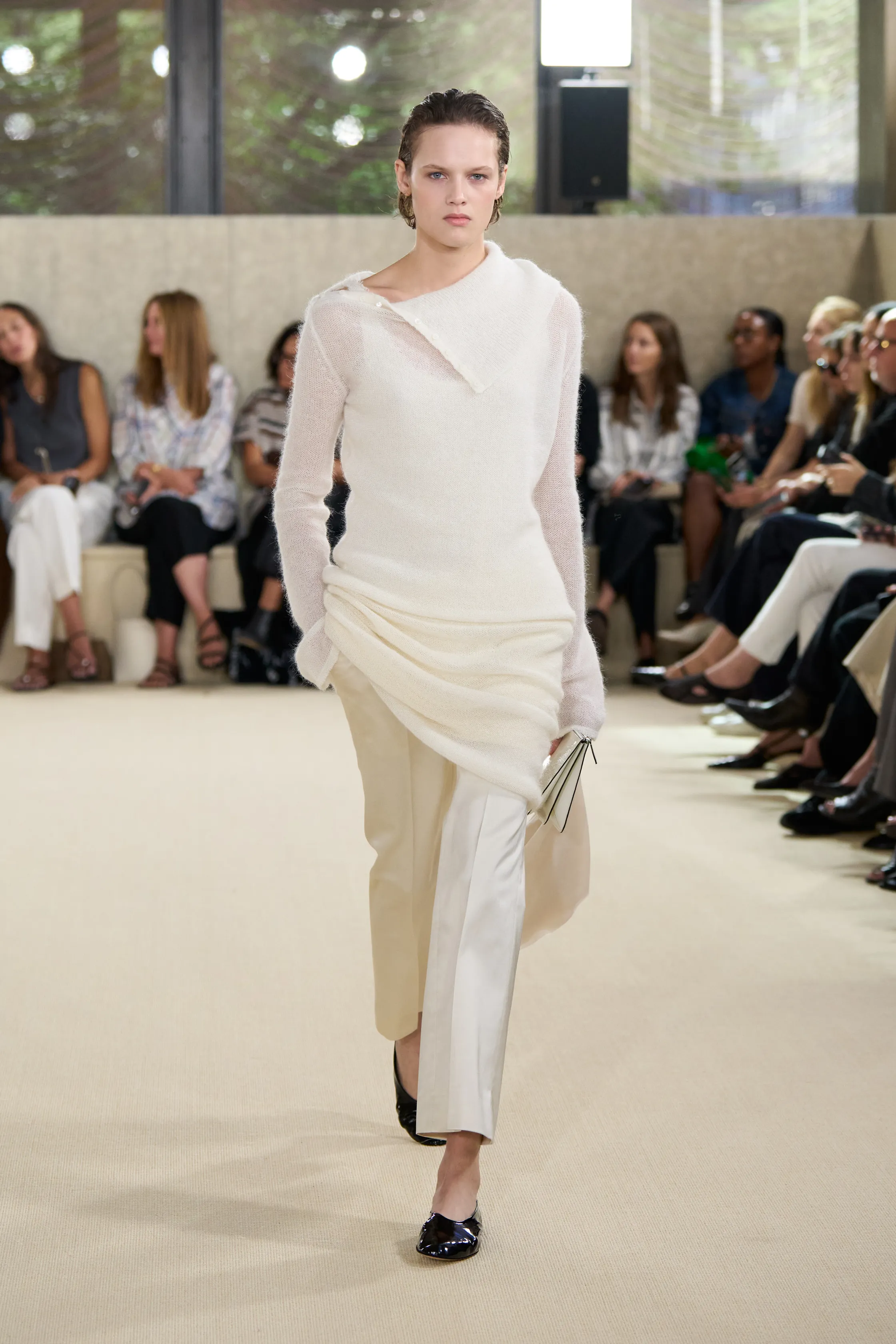 00004-toteme-spring-2026-ready-to-wear-credit-brand