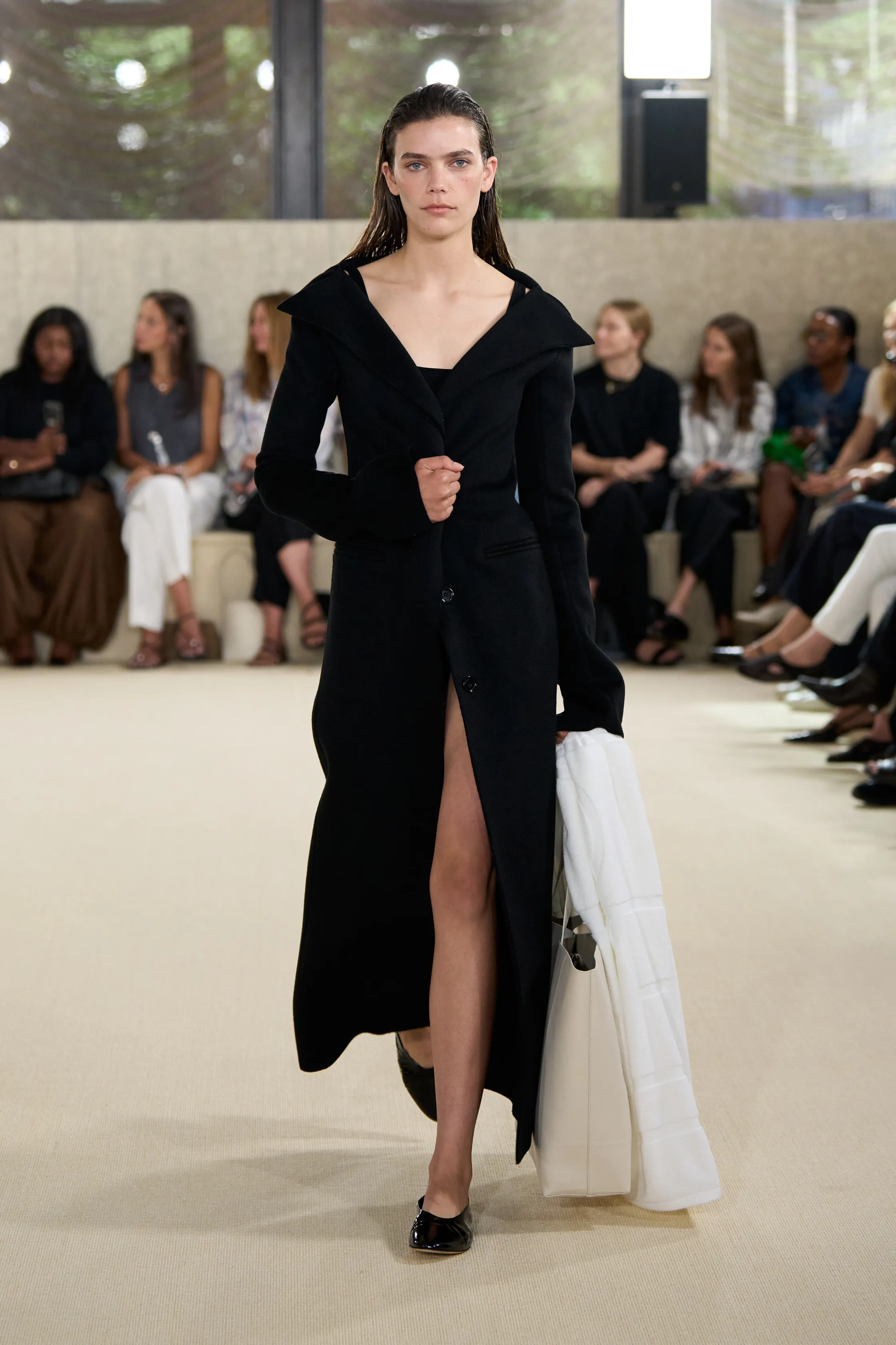 00005-toteme-spring-2026-ready-to-wear-credit-brand