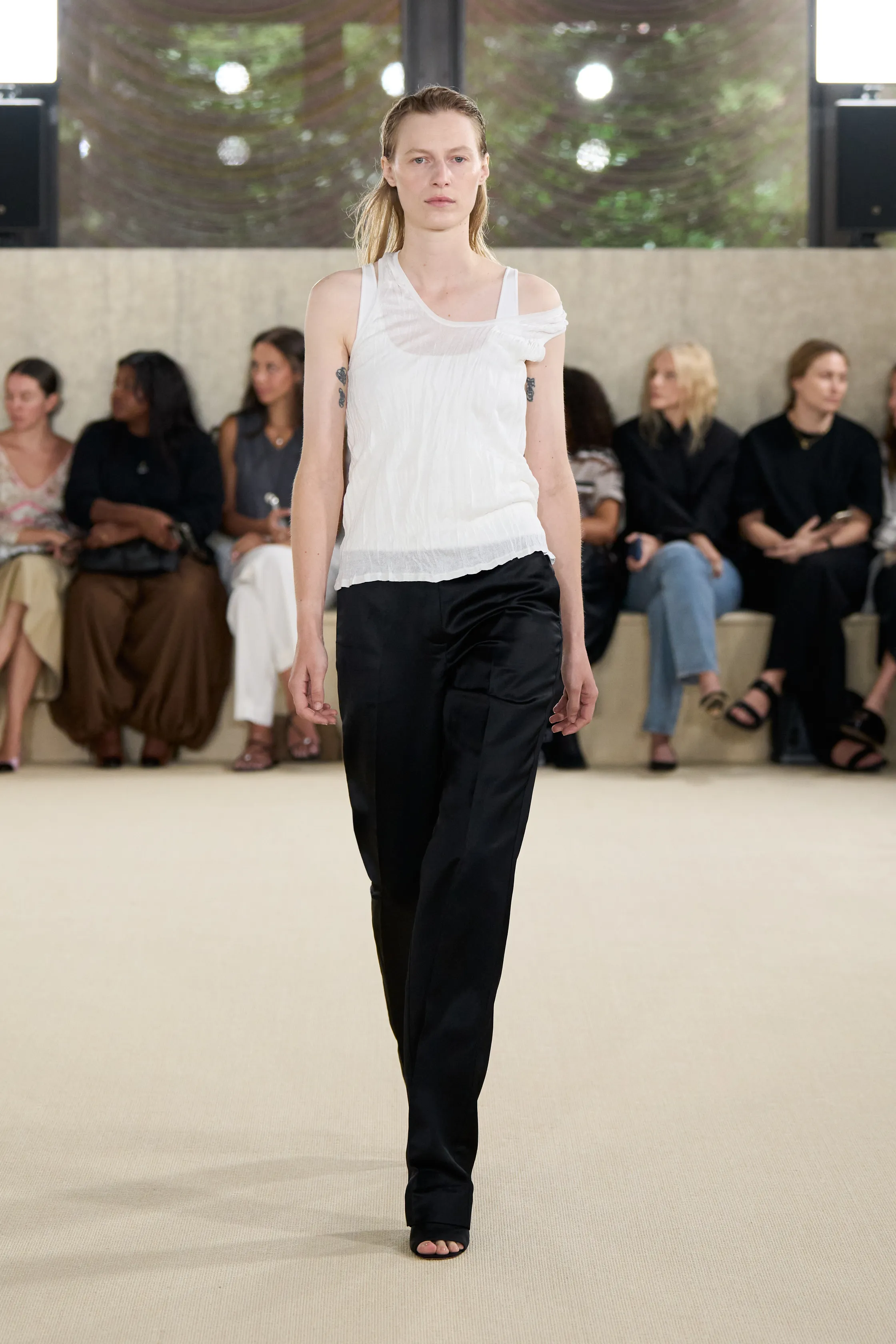 00014-toteme-spring-2026-ready-to-wear-credit-brand