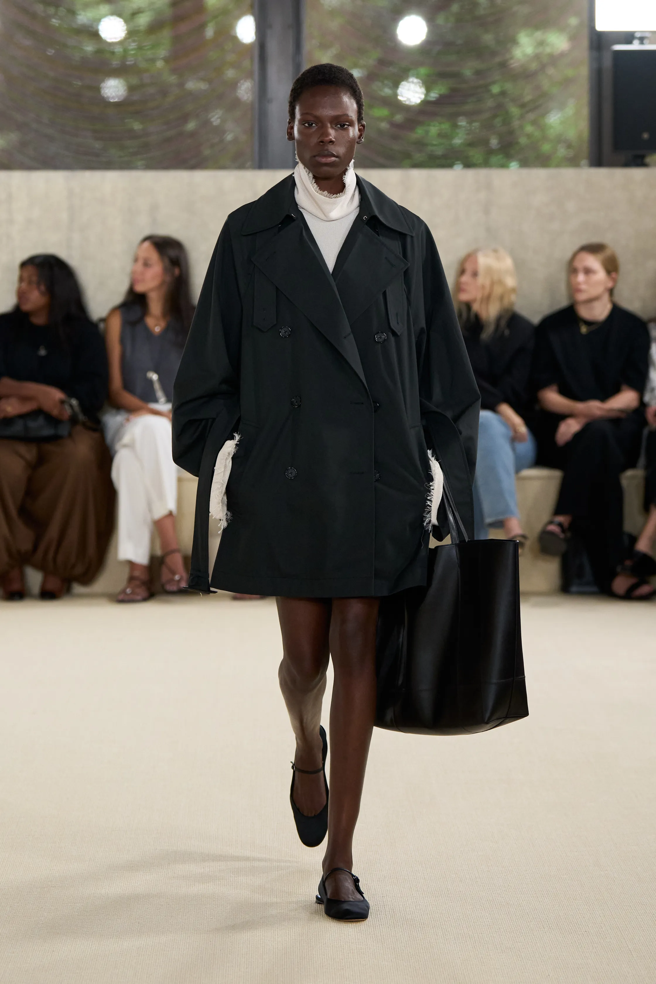 00019-toteme-spring-2026-ready-to-wear-credit-brand