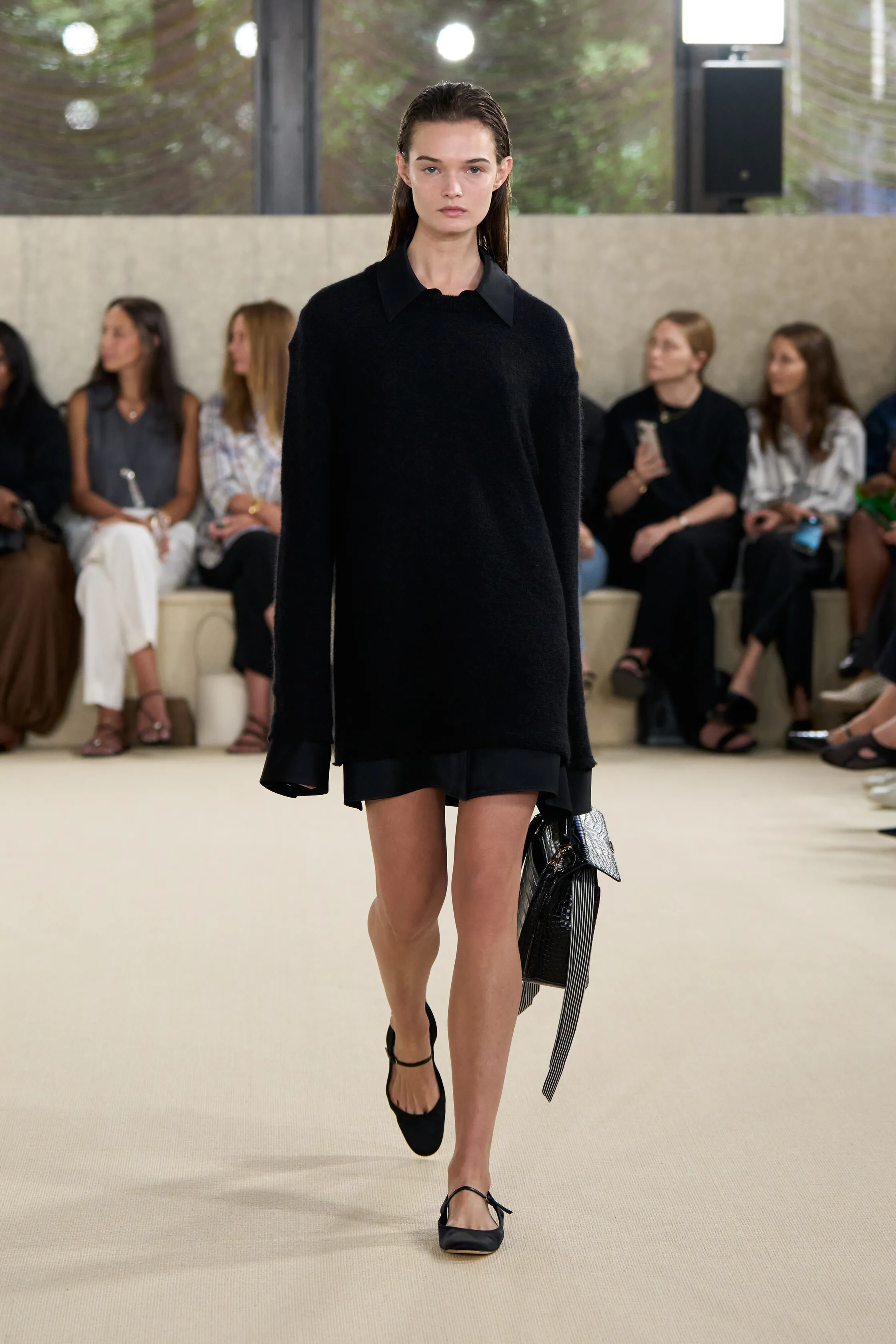 00020-toteme-spring-2026-ready-to-wear-credit-brand