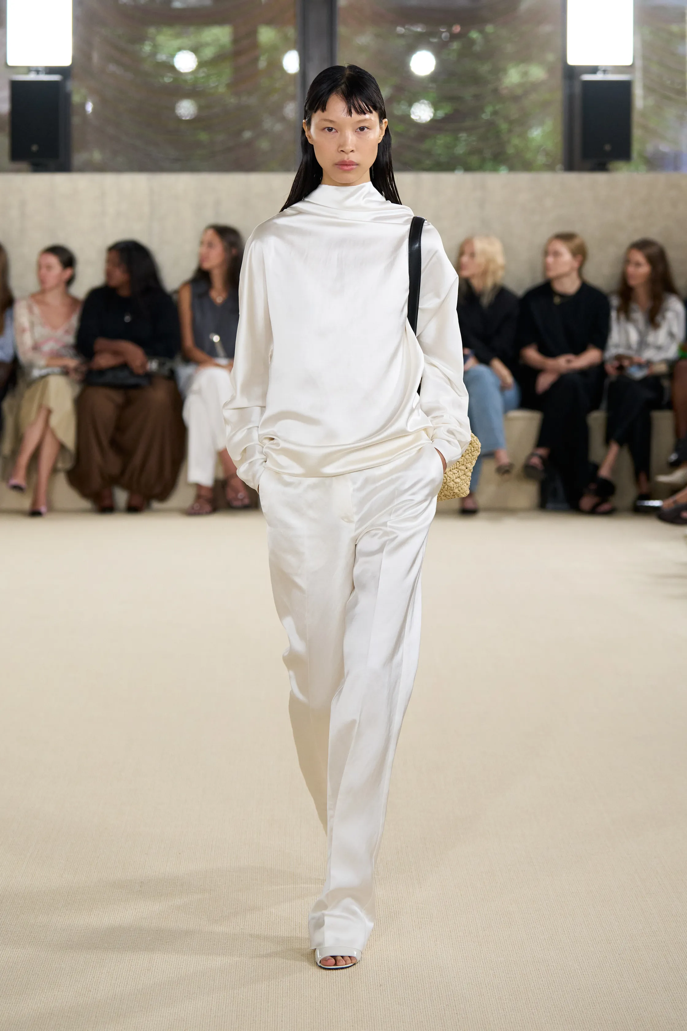 00023-toteme-spring-2026-ready-to-wear-credit-brand