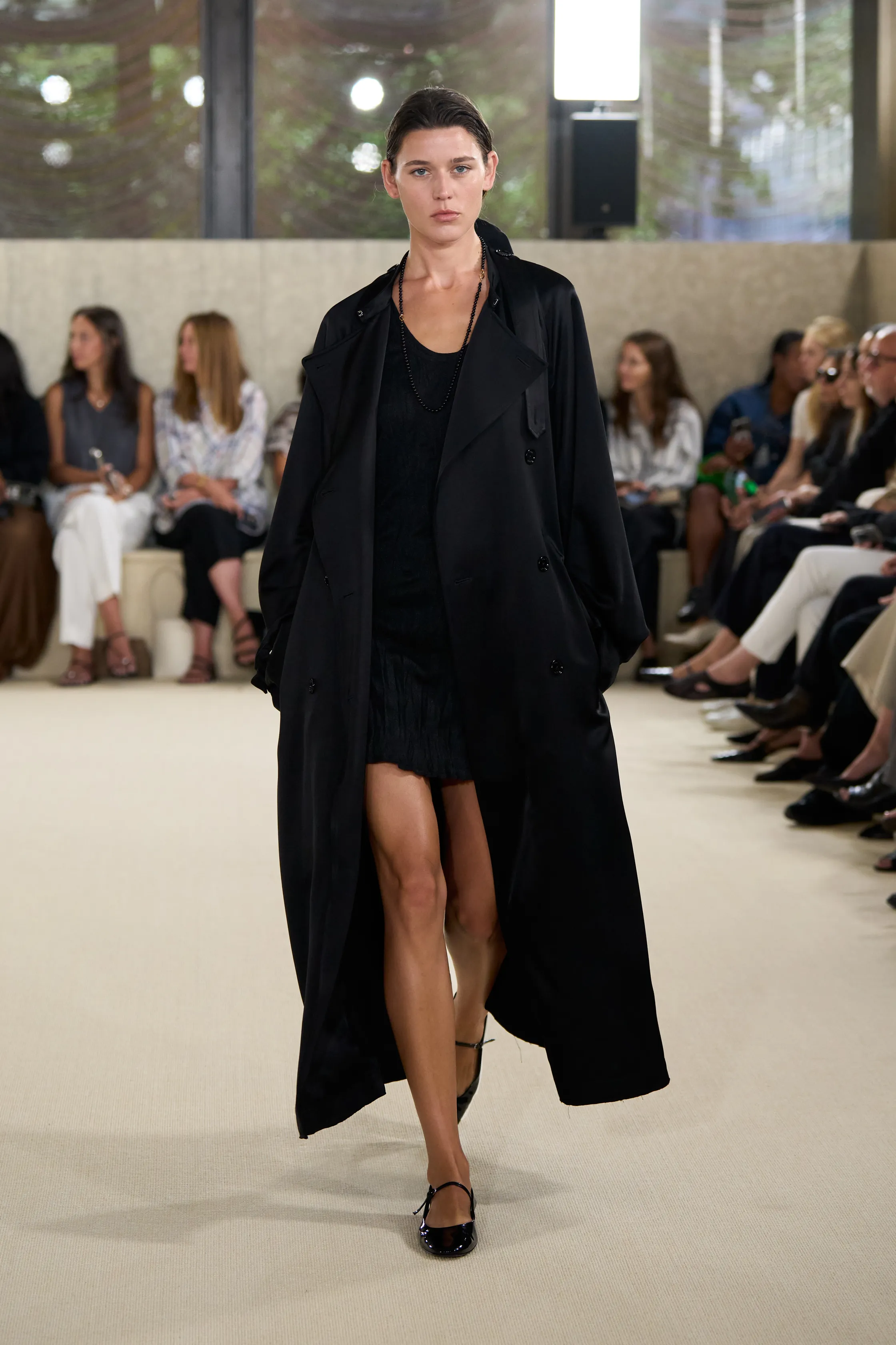 00027-toteme-spring-2026-ready-to-wear-credit-brand