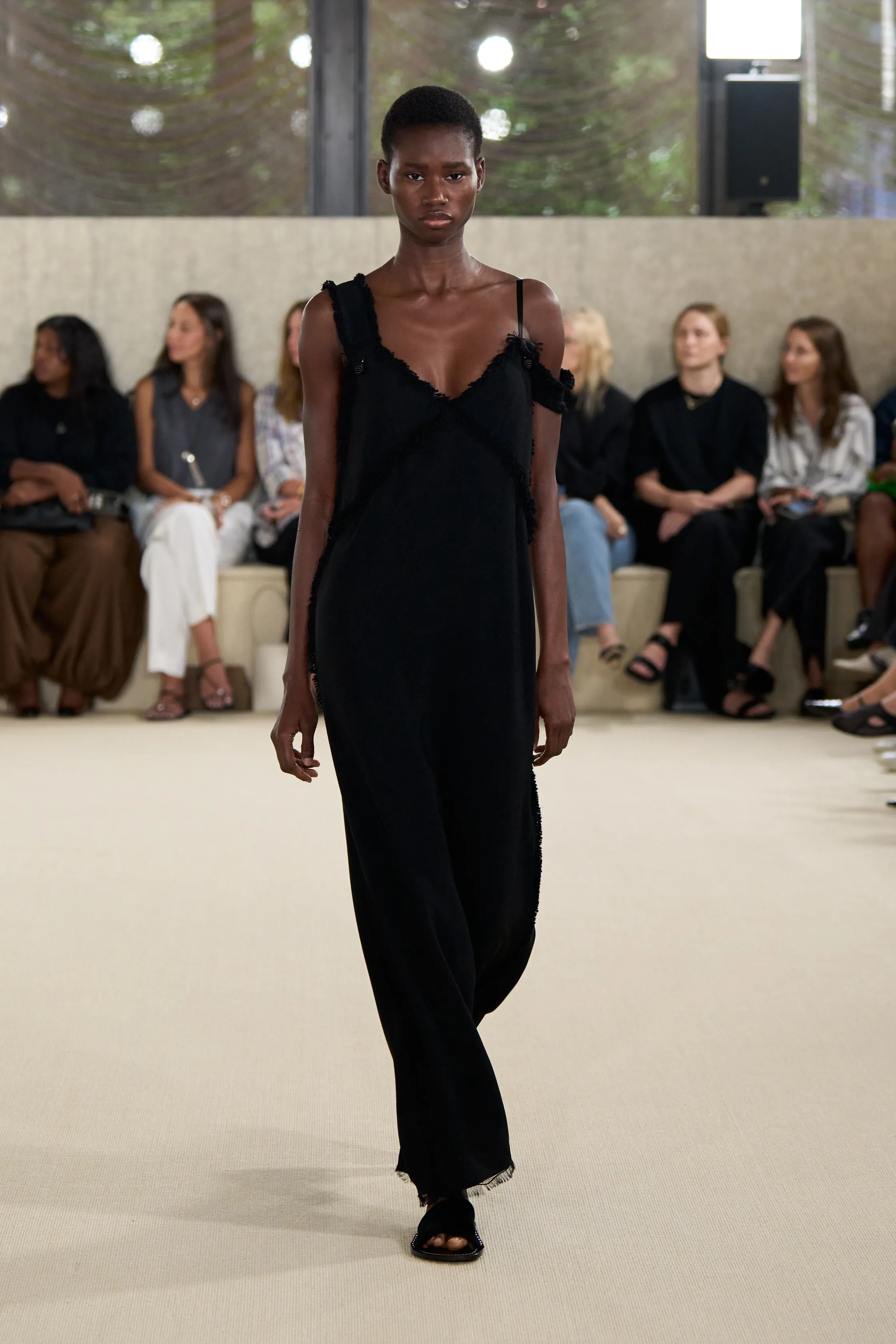 00028-toteme-spring-2026-ready-to-wear-credit-brand