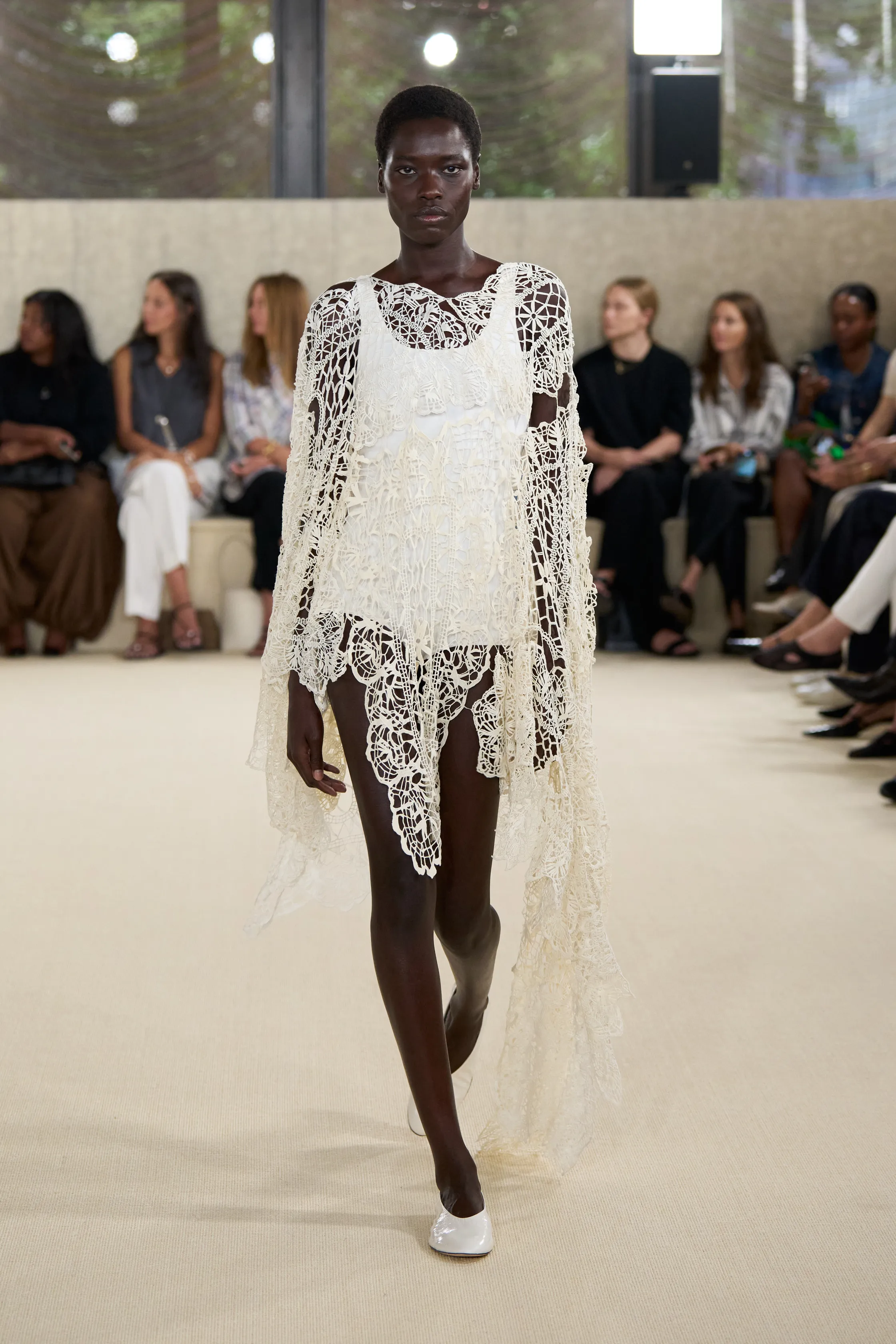 00031-toteme-spring-2026-ready-to-wear-credit-brand