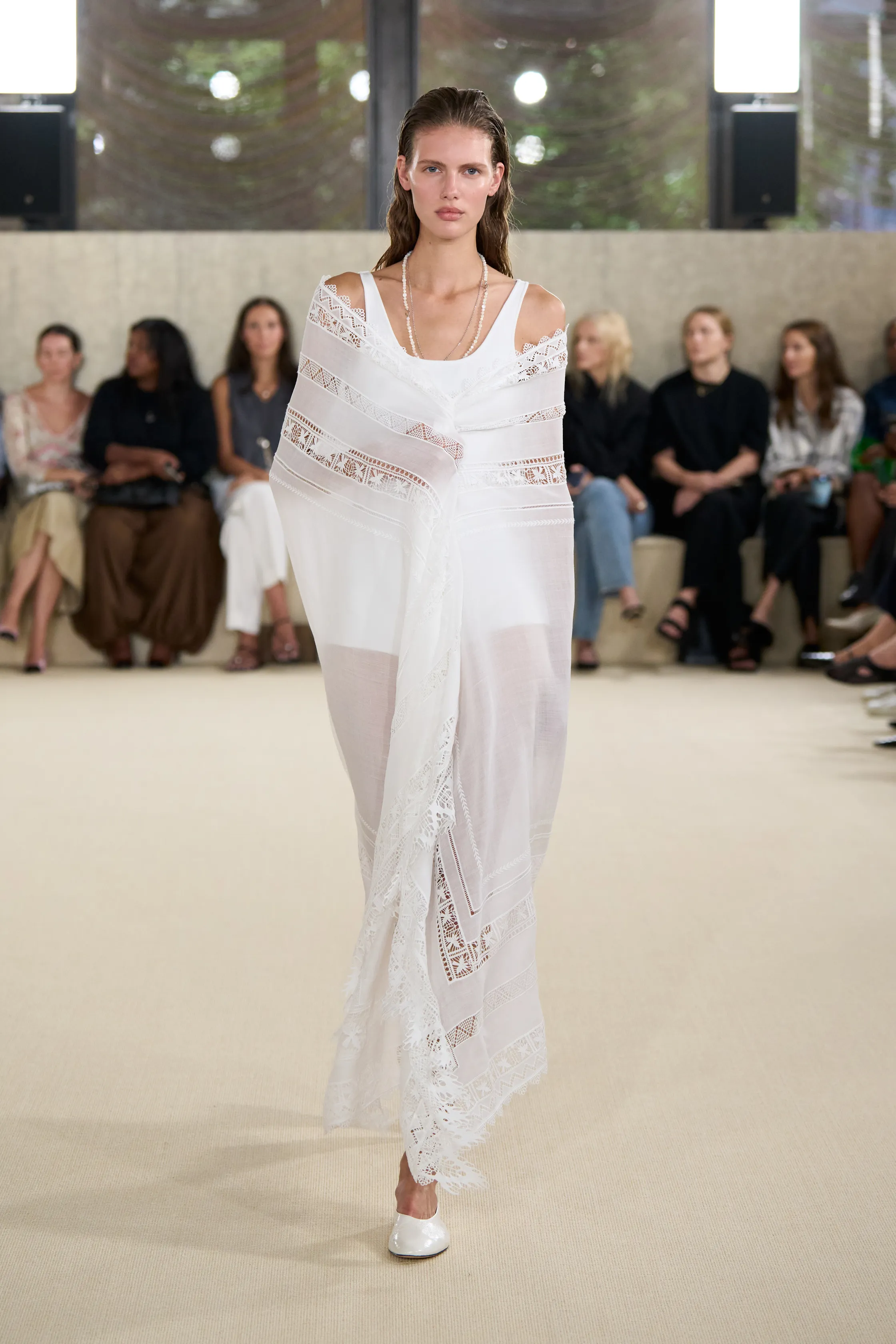 00032-toteme-spring-2026-ready-to-wear-credit-brand