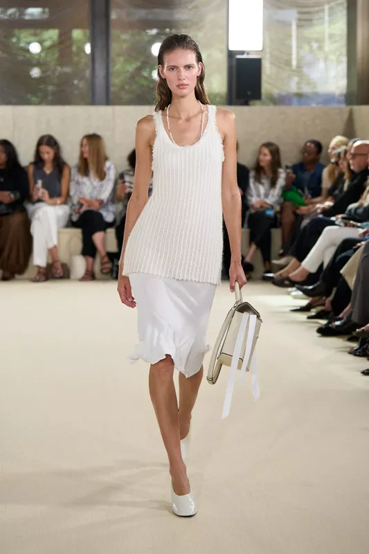 00002-toteme-spring-2026-ready-to-wear-credit-brand