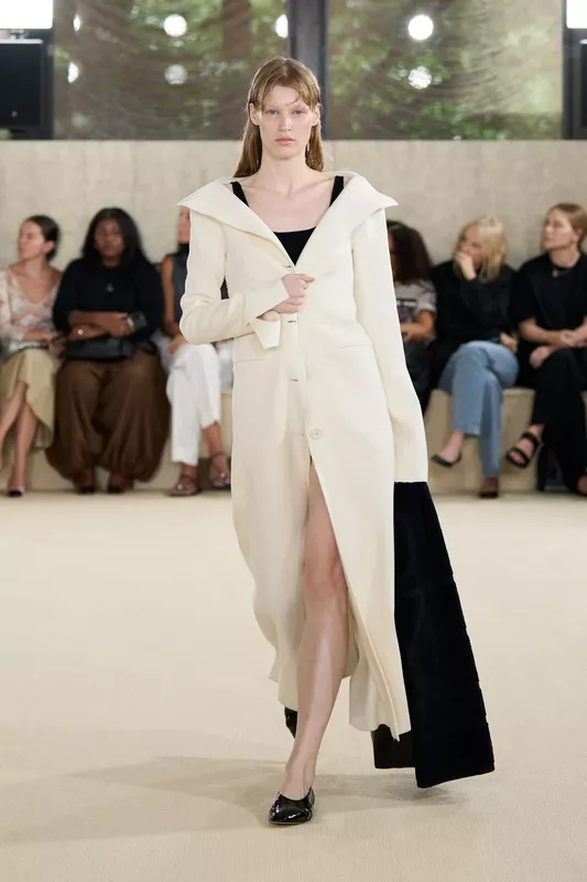 00003-toteme-spring-2026-ready-to-wear-credit-brand