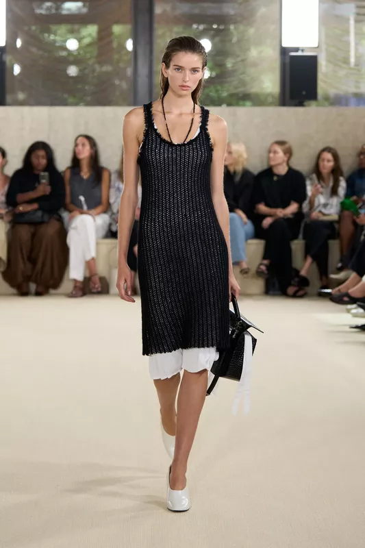 00006-toteme-spring-2026-ready-to-wear-credit-brand
