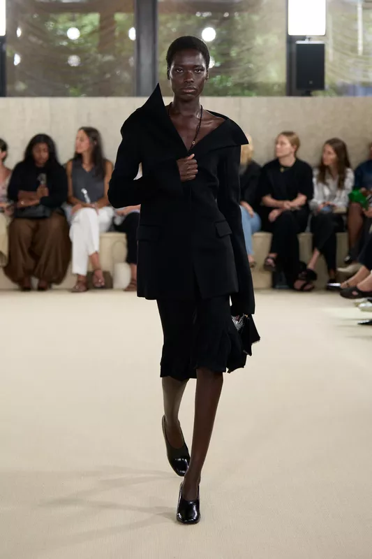 00007-toteme-spring-2026-ready-to-wear-credit-brand