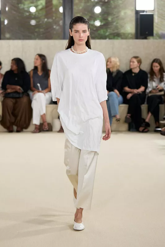 00008-toteme-spring-2026-ready-to-wear-credit-brand