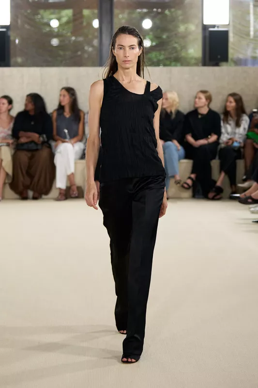 00012-toteme-spring-2026-ready-to-wear-credit-brand