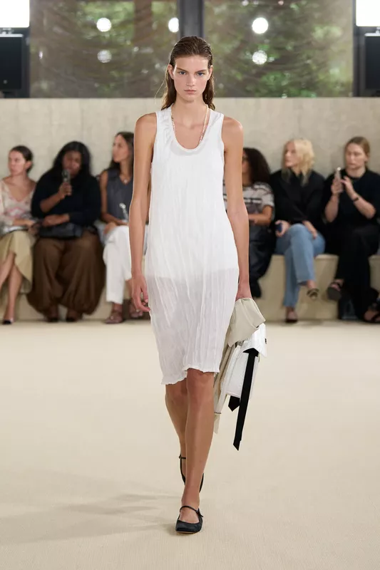00013-toteme-spring-2026-ready-to-wear-credit-brand