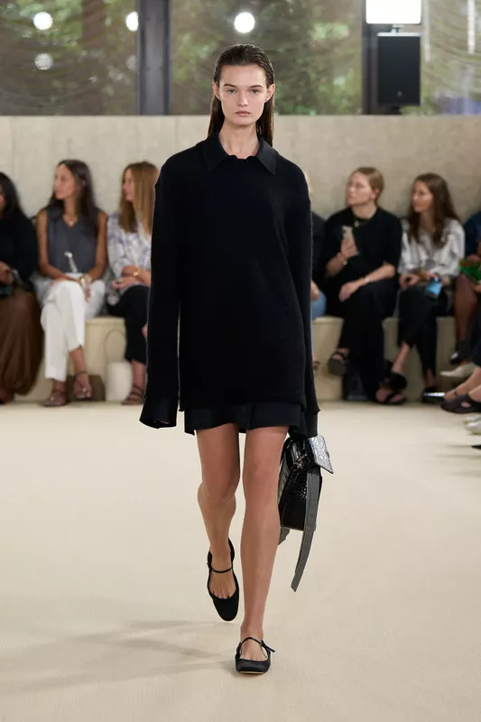 00020-toteme-spring-2026-ready-to-wear-credit-brand