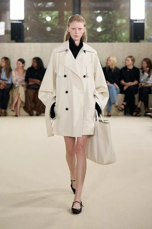 00021-toteme-spring-2026-ready-to-wear-credit-brand