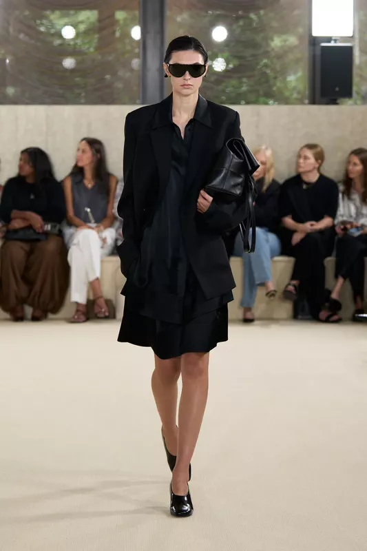 00024-toteme-spring-2026-ready-to-wear-credit-brand